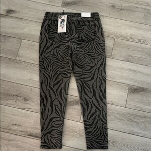 Tinseltown Zebra Print Skinny Pants